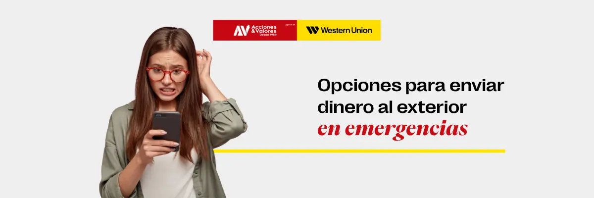 Mujer preocupada mirando celular para enviar dinero al exterior